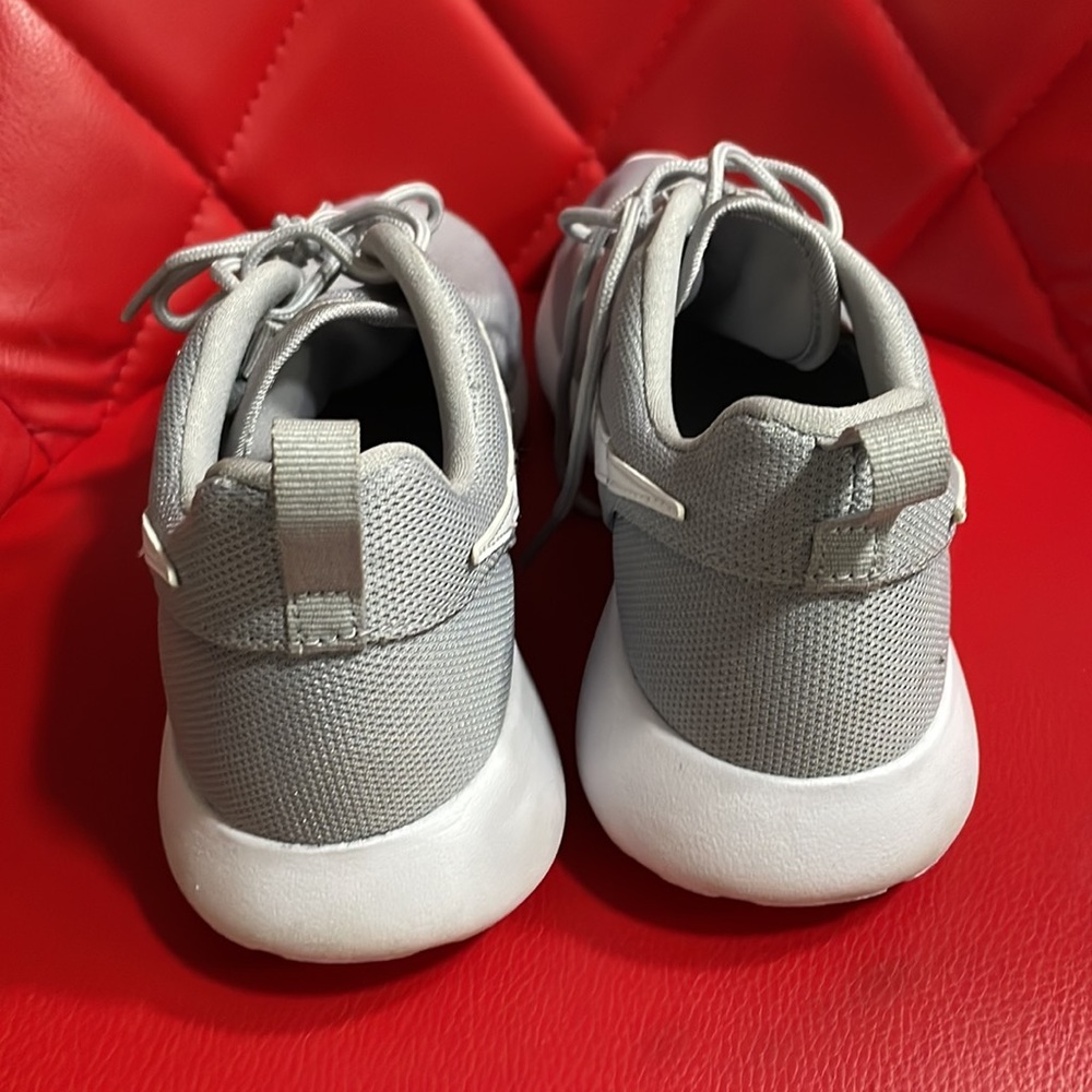 Nike Roshe One (GS) Wolf Gray White Running Youth Size 5Y - Picture 4 of 8